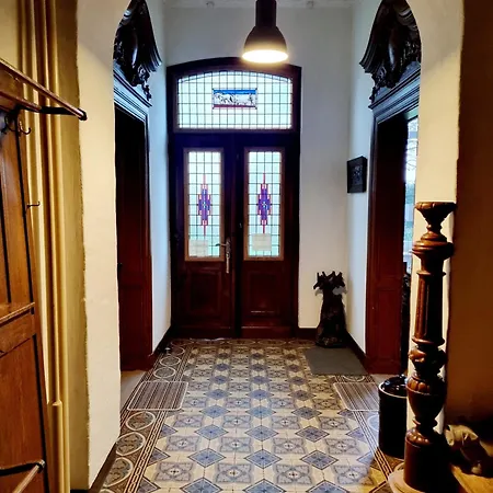 Alte Herrenhaus Auf Dem Bio-bauernhof * Кавелар