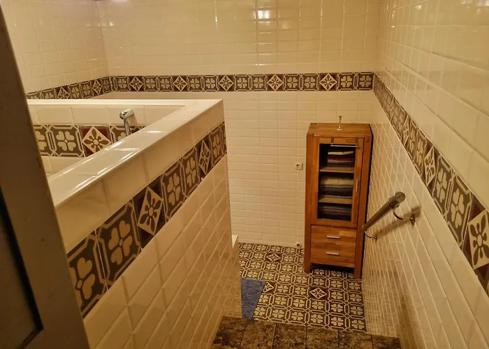 Alte Herrenhaus Auf Dem Bio-bauernhof 凯沃拉尔